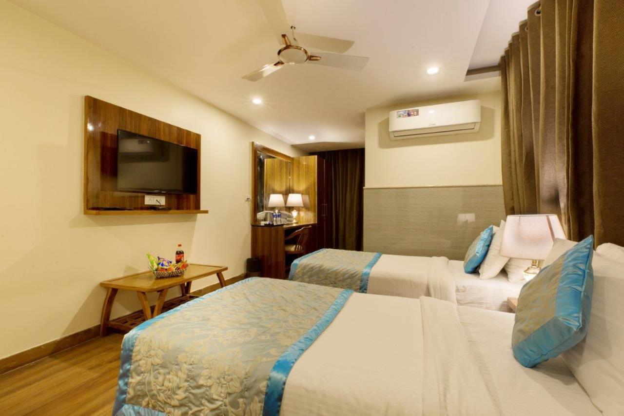Hotel Viva Palace By Opo Nuova Delhi Esterno foto