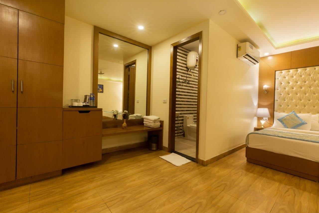 Hotel Viva Palace By Opo Nuova Delhi Esterno foto
