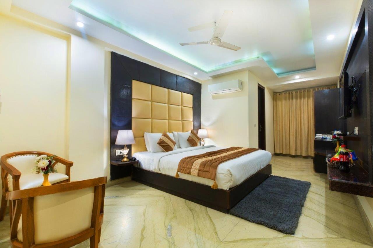 Hotel Viva Palace By Opo Nuova Delhi Esterno foto