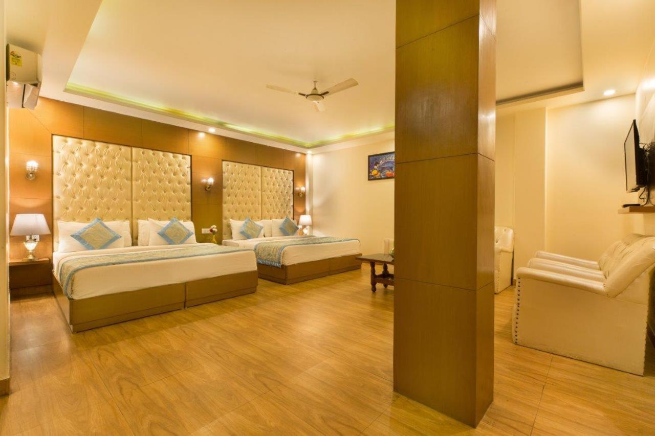 Hotel Viva Palace By Opo Nuova Delhi Esterno foto