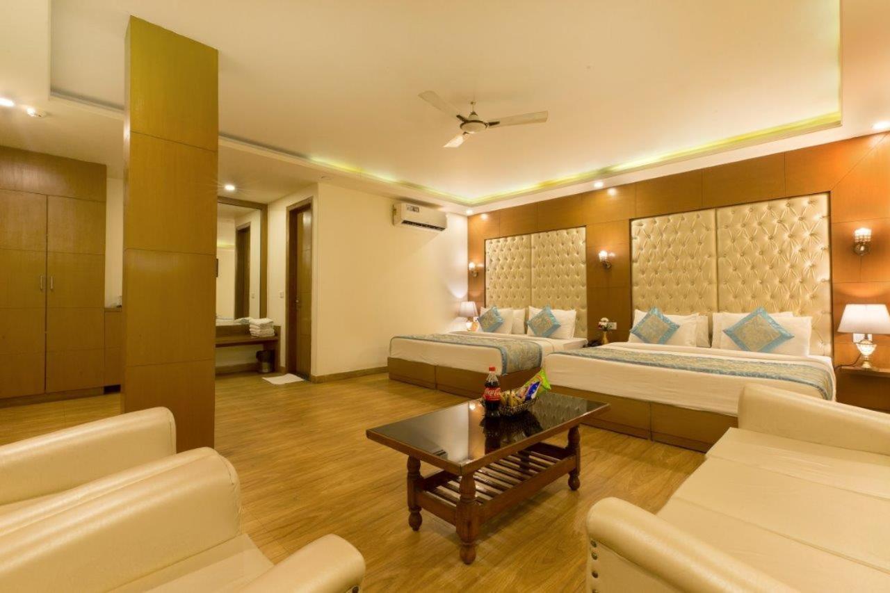 Hotel Viva Palace By Opo Nuova Delhi Esterno foto
